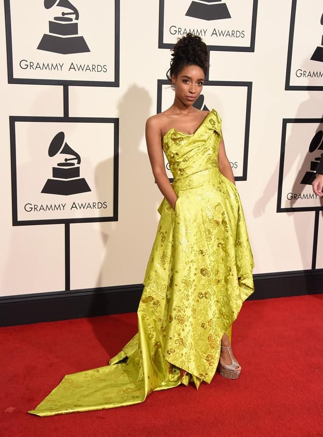 Premios Grammy 2016: Lianne La Havas con vestido de Vivienne Westwood Couture