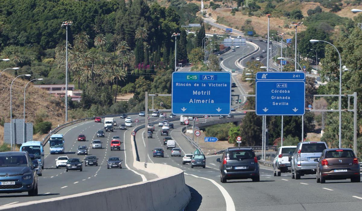 Los accesos a Málaga por la A-7 son peligrosos para las motos.