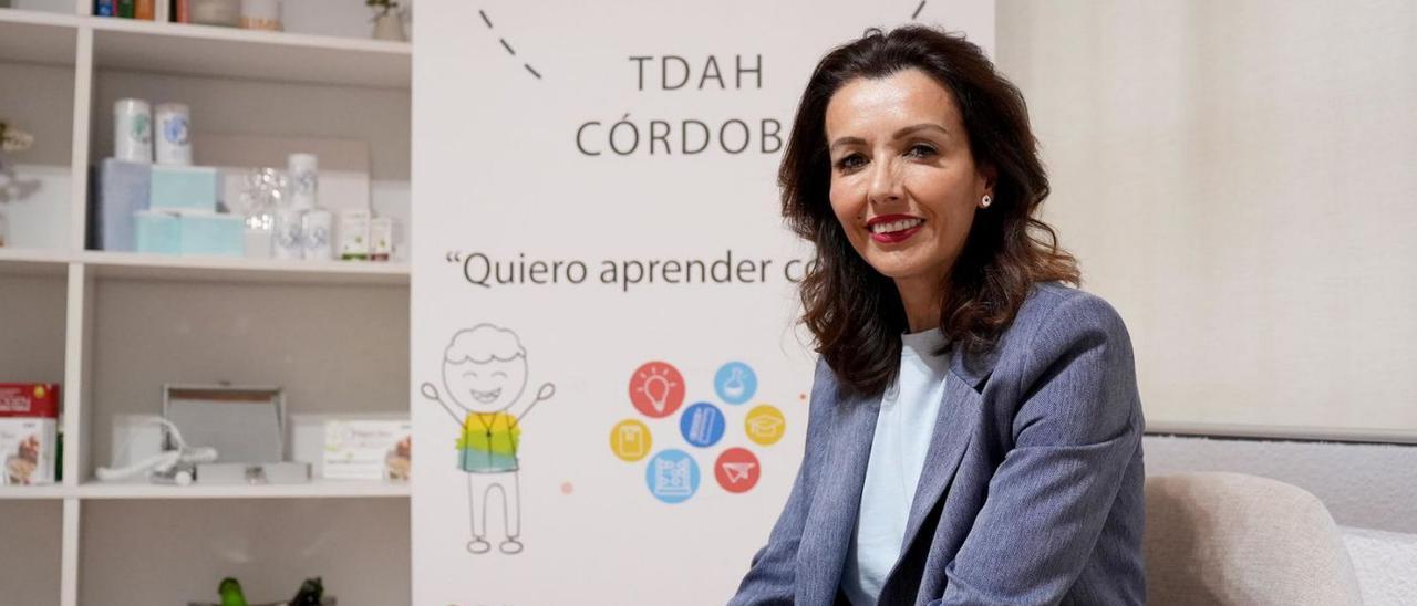 Rafaela Torres, presidenta de la asociación TDAH Cordoba, en la sede del colectivo.  | CHENCHO MARTÍNEZ