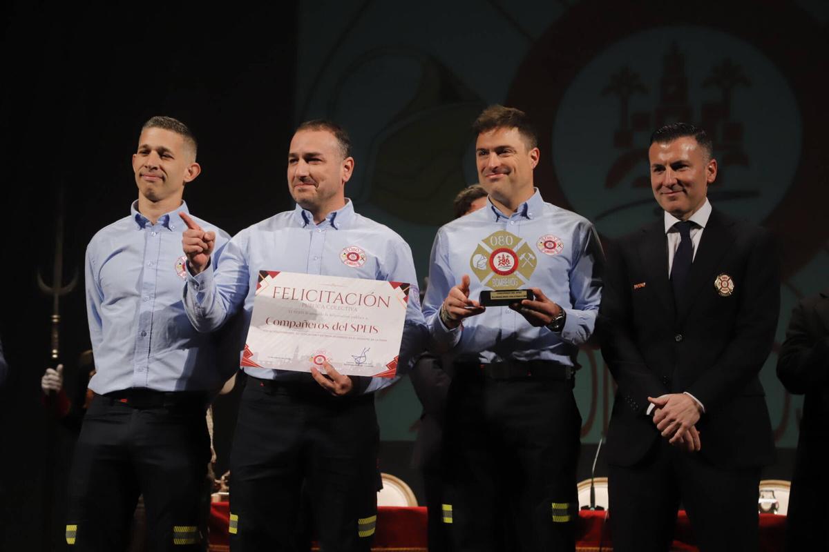 El Ayuntamiento distingue a los mejores efectivos y reconoce a los jubilados en el día del patrón