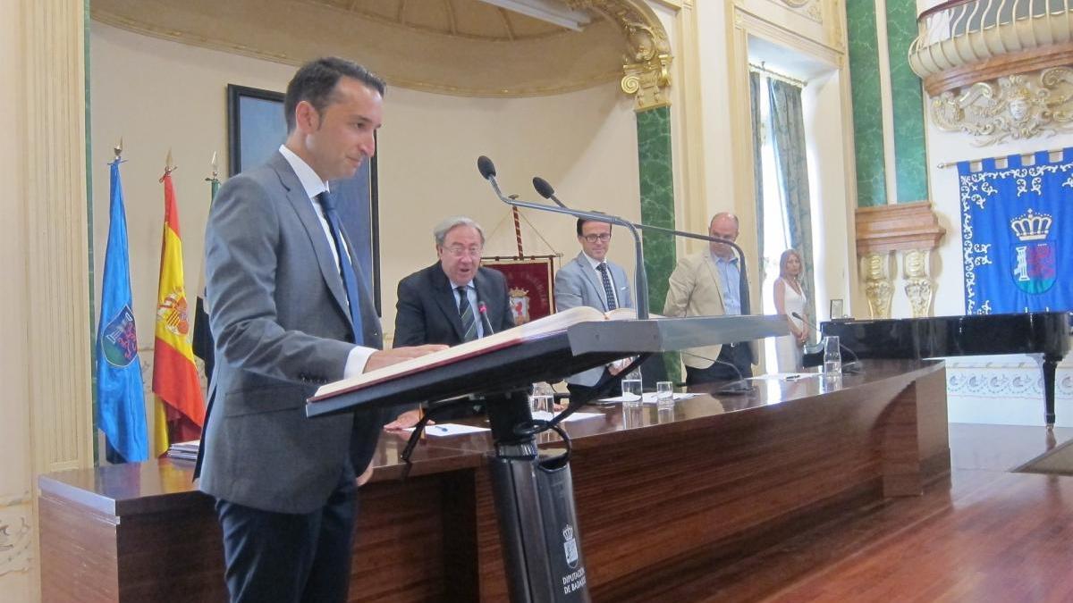 Ricardo Cabezas toma posesión de su escaño como diputado provincial de Badajoz