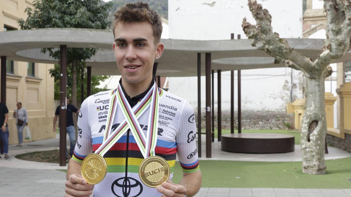 Benjamín Noval ya luce sus dos oros en Laviana: “Este Mundial me ha cambiado la visión de todo”