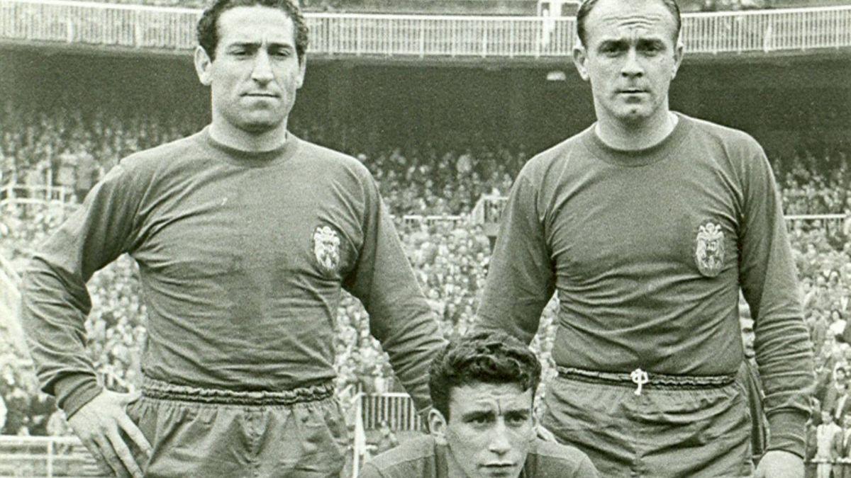 Paco Gento, en un partido con la selección junto a Di Stéfano Paco Gento, en un partido con la selección junto a Di Stéfano