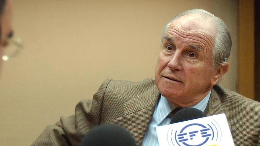 Muere José María Echevarría.