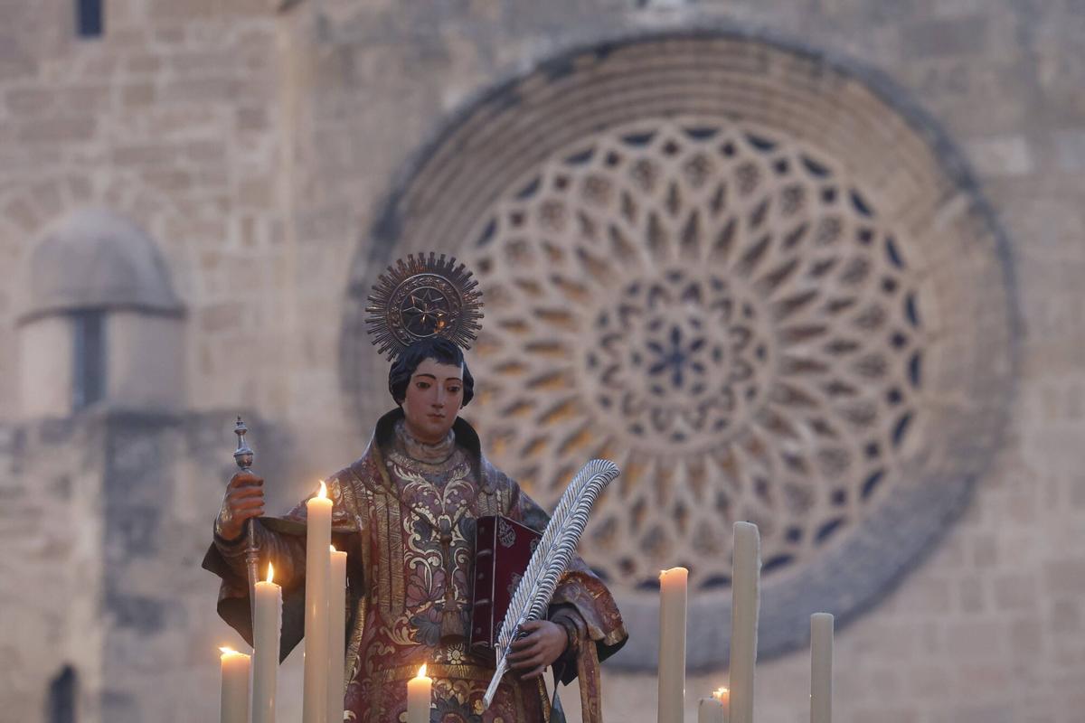 San Lorenzo Mártir recorre las calles de Córdoba en su tradicional procesión de agosto San Lorenzo Mártir recorre las calles de Córdoba en su tradicional procesión de agosto