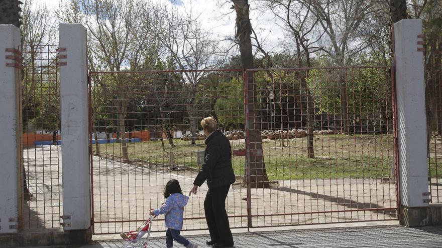 València cierra los parques y jardines por el viento