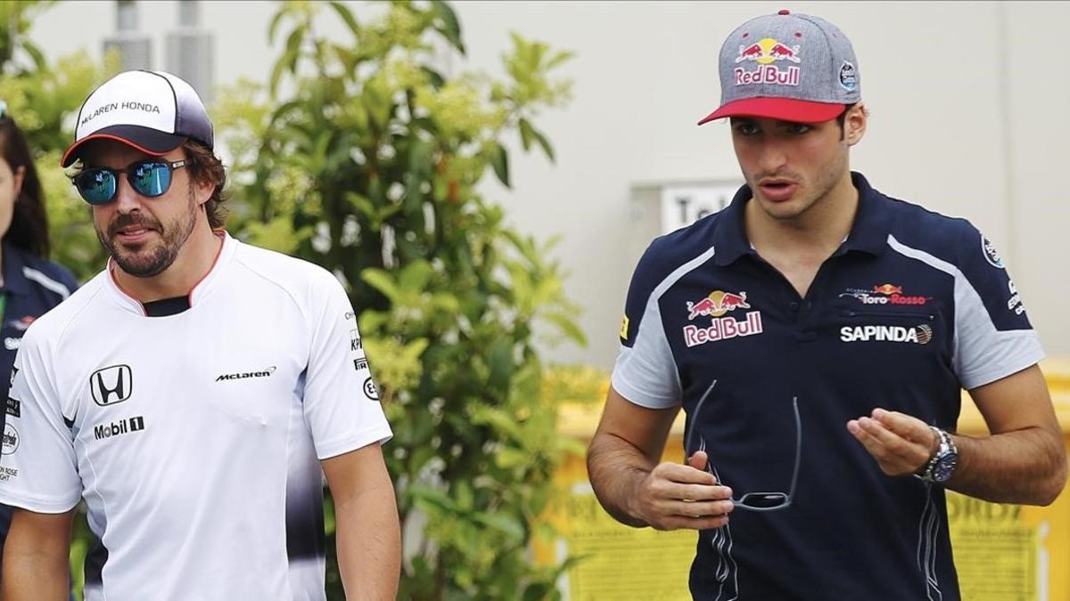 Fernando Alonso y Carlos Sainz, en Montmeló.