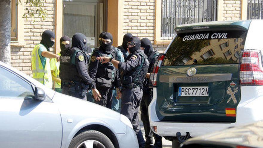 Agents del dispositiu de la Guàrdia Civil en l&#039;operatiu antijihadista de Mataró, l&#039;1 d&#039;agost