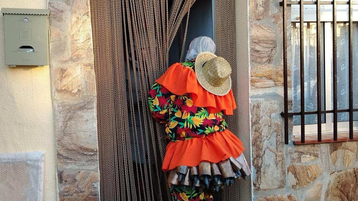 La cencerrada de Villanueva de Valrojo desafía al frío La cencerrada de Villanueva de Valrojo desafía al frío