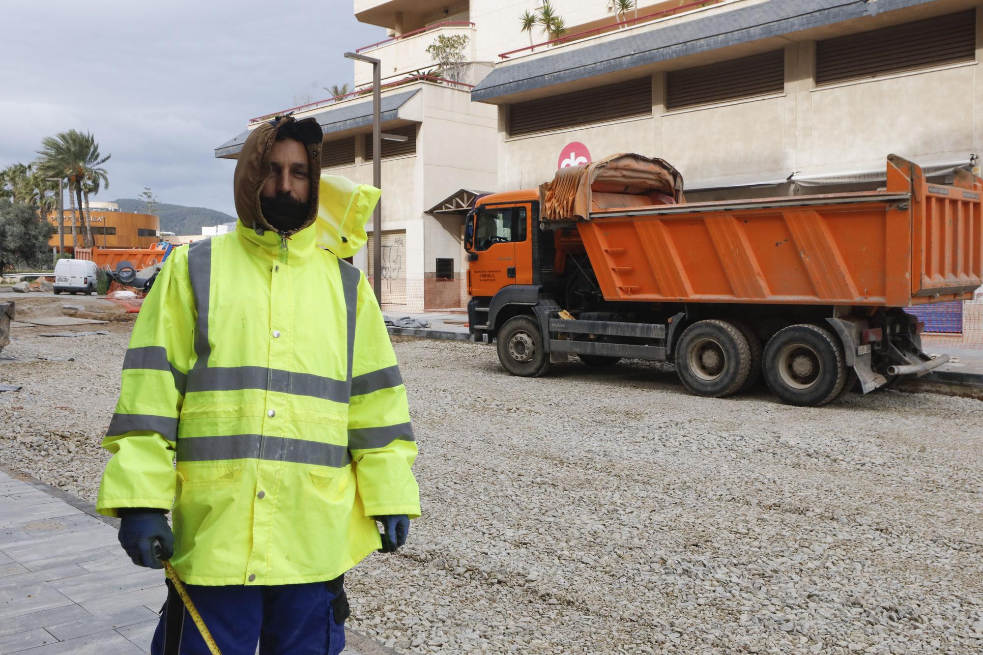 Trabajadores en la calle durante la ola de frío en Ibiza