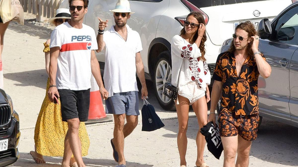 Jon Kortajarena y Alicia Vikander, juntos en Ibiza