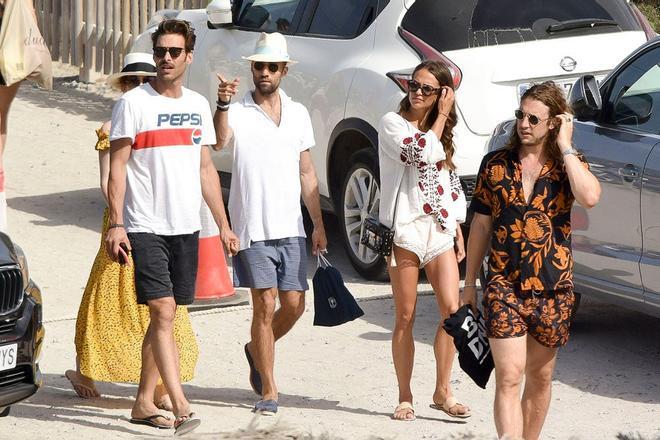 Jon Kortajarena y Alicia Vikander, juntos en Ibiza