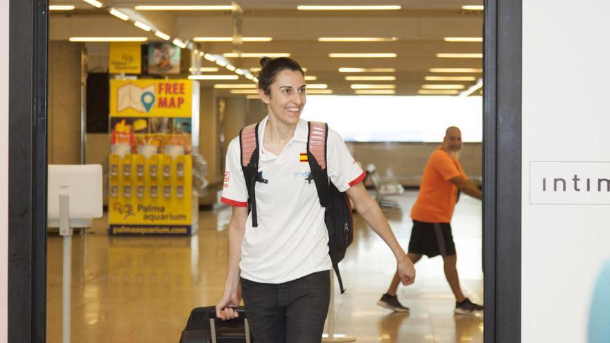 Recibimiento a Alba Torrens, campeona de Europa de baloncesto, en el aeropuerto de Palma