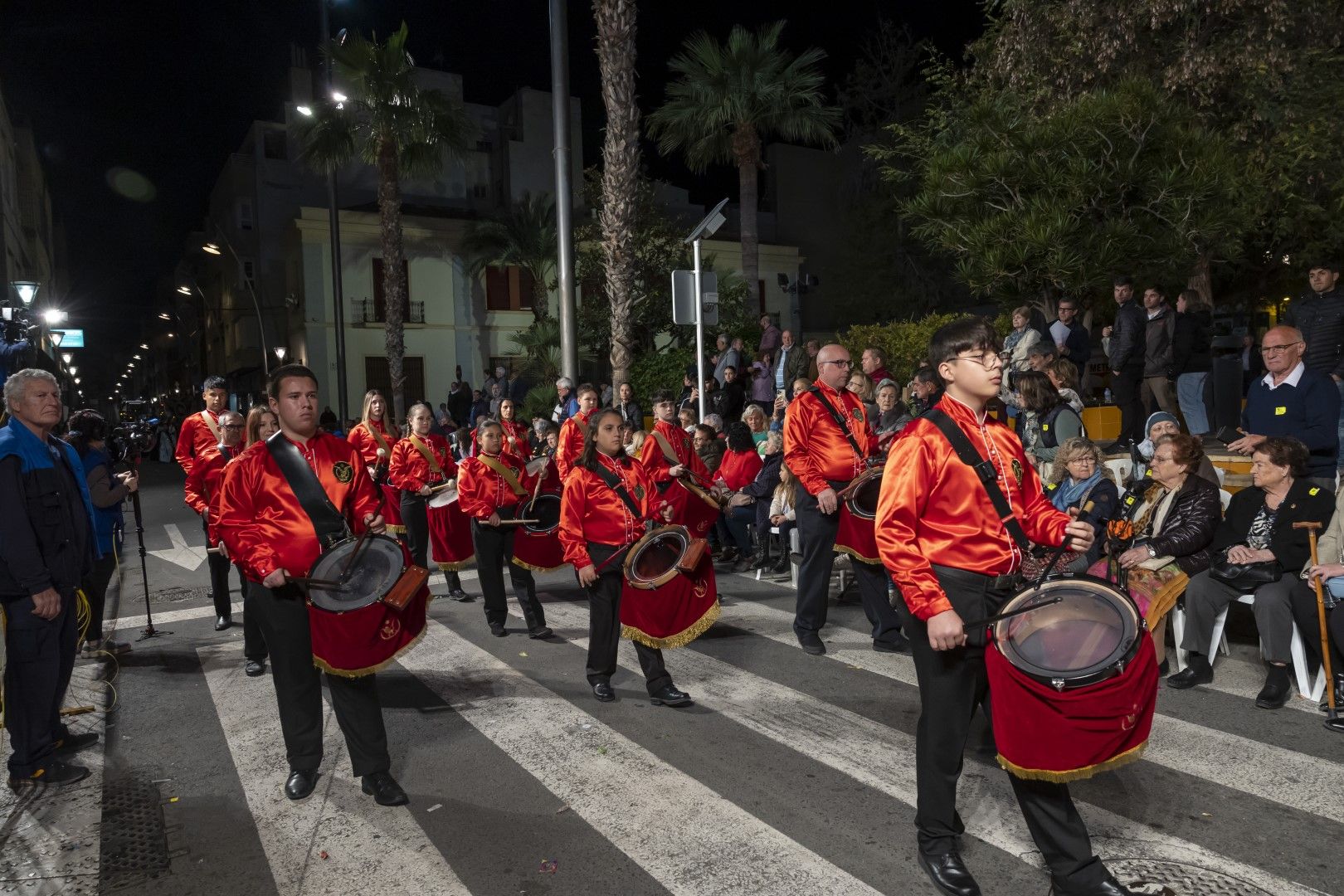 Las quince cofradías de la Semana Santa de Torrevieja recorrieron las calles en Viernes Santo