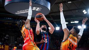 Mirotic,en acción, en el partido de Liga ante el Valencia en el Palau