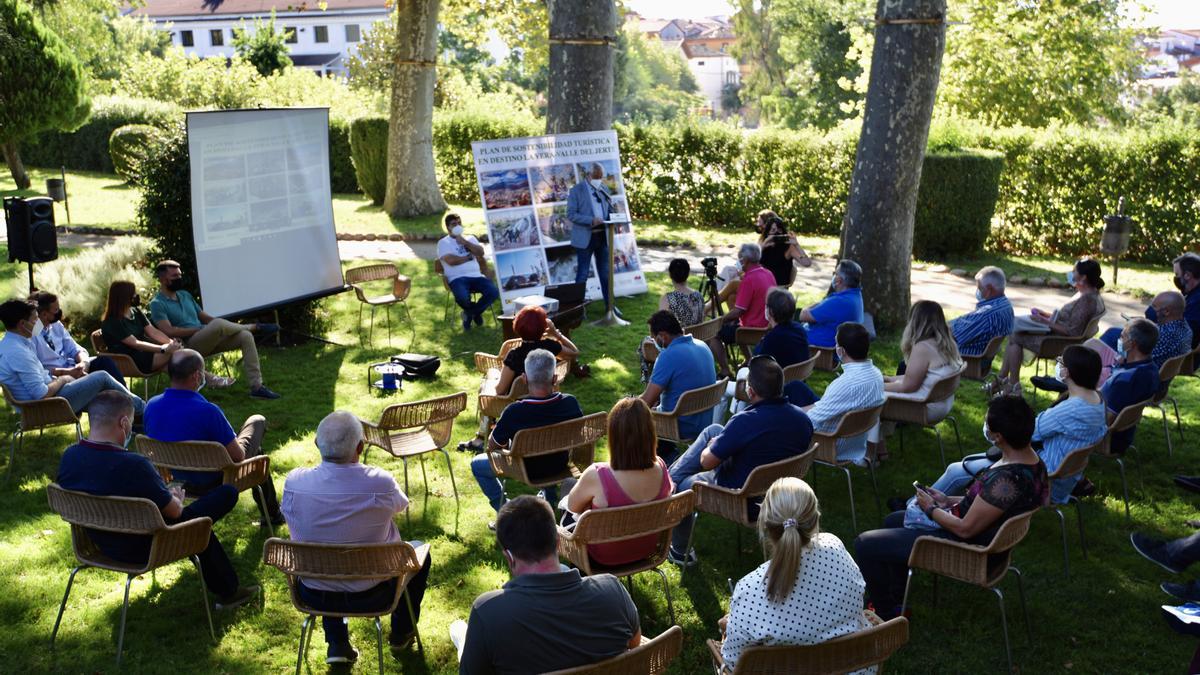 Presentación del plan turístico en el Parador de Jarandilla de la Vera.