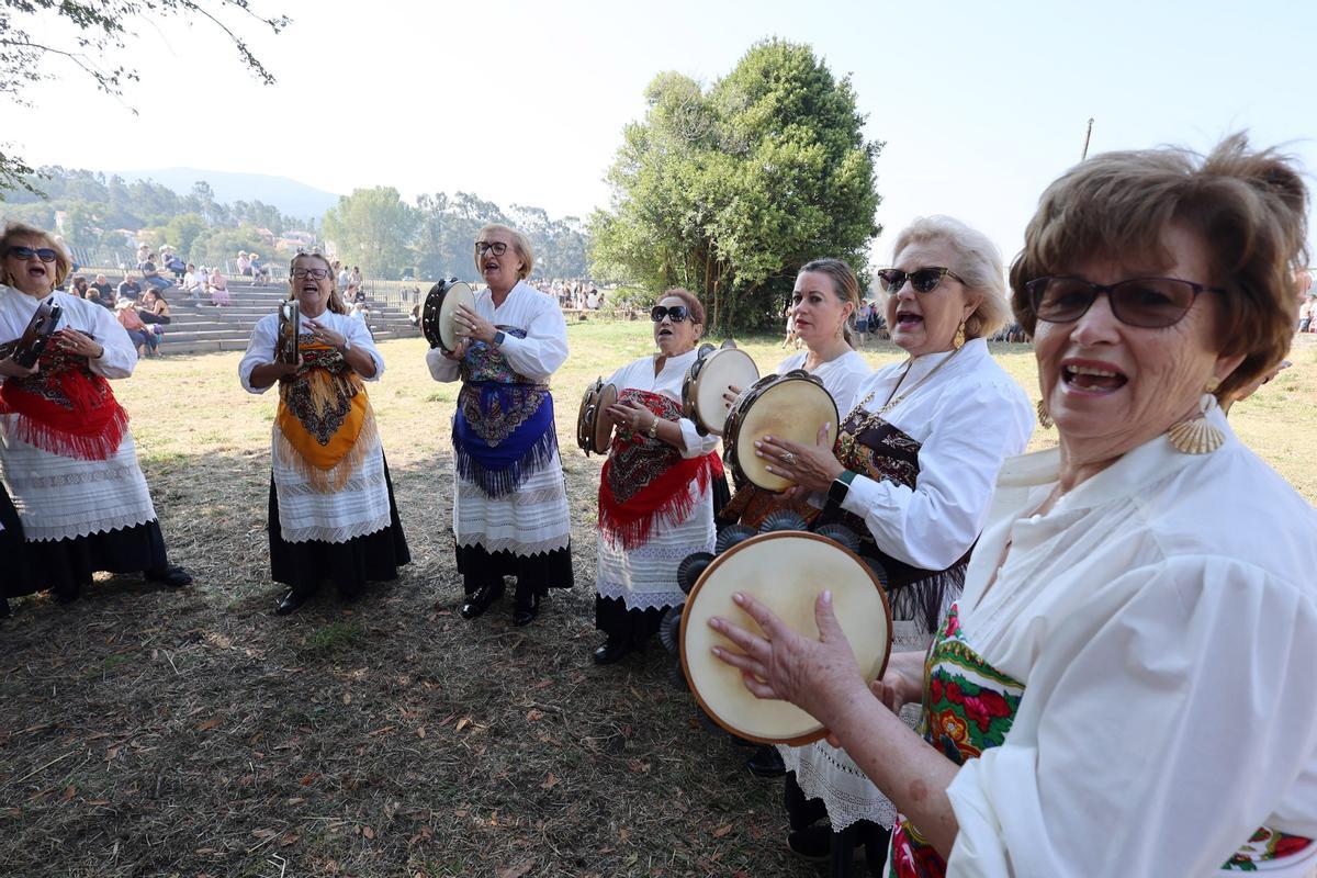La fiesta vivida hoy en las Torres de Oeste (Catoira) con motivo del día grande de la Romería Vikinga 2025. La fiesta vivida hoy en las Torres de Oeste (Catoira) con motivo del día grande de la Romería Vikinga 2025.