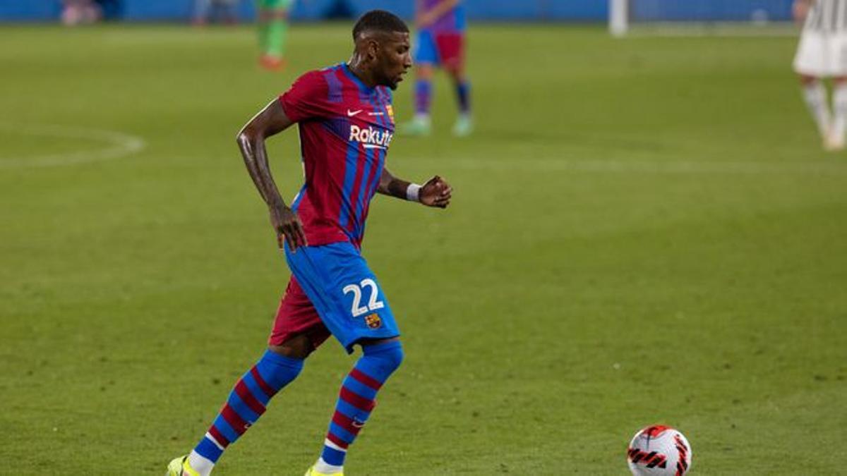 Emerson Royal en su debut con la camiseta del Barça