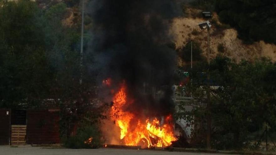 Un cotxe s&#039;accidenta a la Jonquera i apareix en flames al cap d&#039;unes hores
