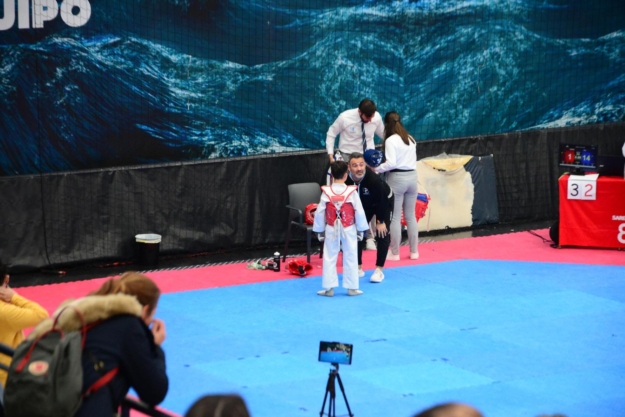 El Campeonato Gallego de Promesas y Veteranos llena O Gatañal de aficionados al taekwondo