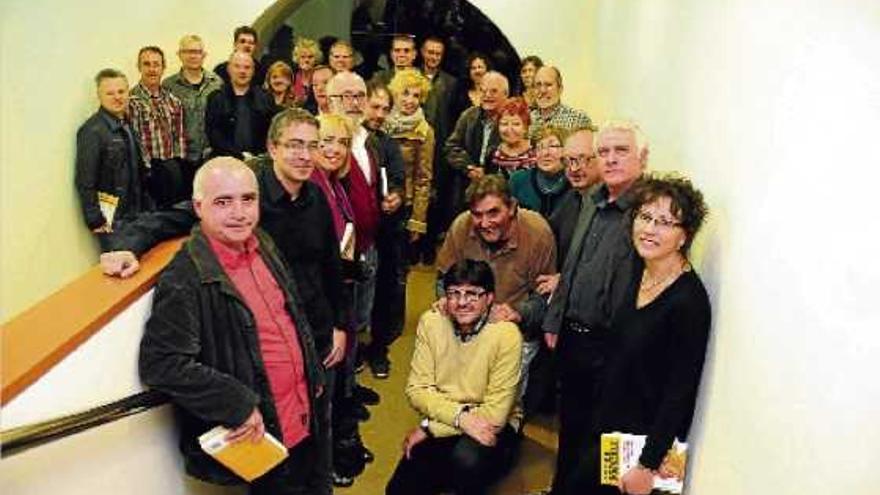 Vint-i-vuit dels quaranta-tres autors van assistir ahir a la presentació que va tenir lloc al Centre Cultural el Casino de Manresa