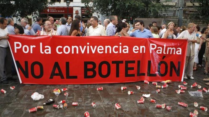 Imagen de la manifestación contra el botellón celebrada el pasado lunes en la plaza de Cort.