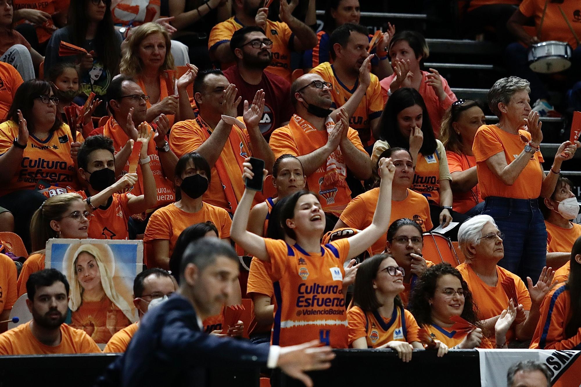 Adiós a la Liga entre aplausos para el Valencia Basket