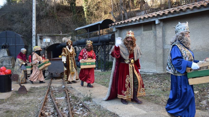 Els Reis d'Orient recullen el carbó a les mines de Cercs