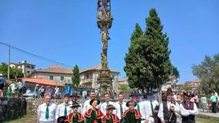 La danza ancestral de San Roque de O Hío da la bienvenida a las mujeres
