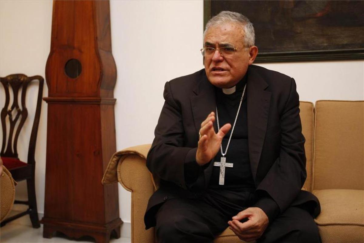 El obispo: "Cuanto más varón sea el varón, mejor para la casa"
