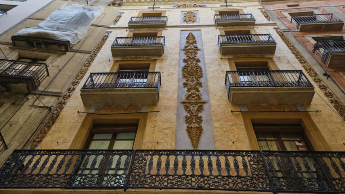 Fachada de un edificio del centro de Barcelona
