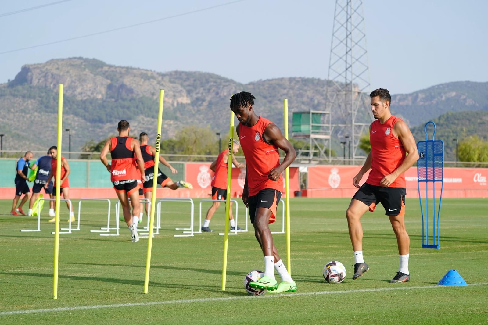 Tino Kadewere realiza su primer entrenamiento con el Real Mallorca