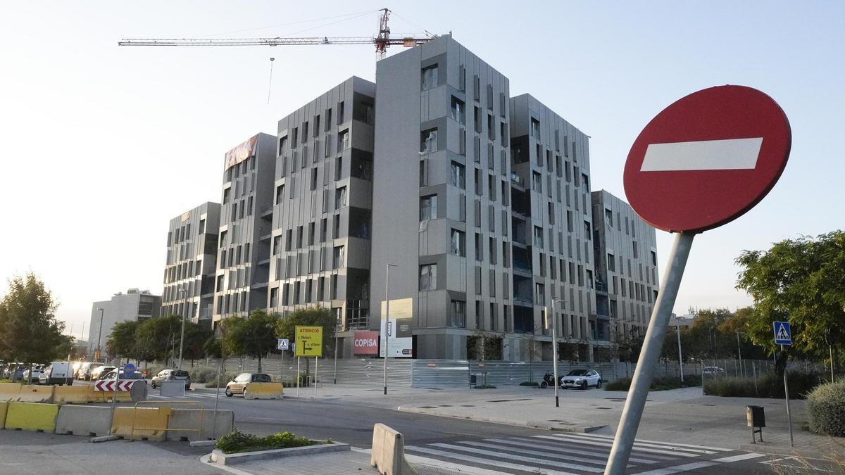 Promoción de vivienda municipal en la calle del Acer, en Barcelona, este viernes.