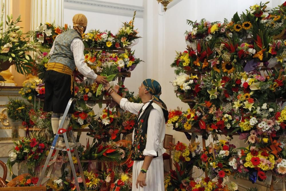 Los festeros de Mutxamel rinden homenaje a su Patrona