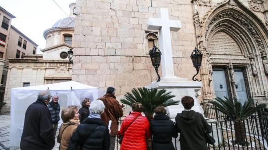 La Cruz se queda sin mediadores