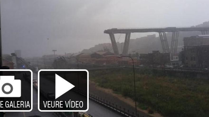 S&#039;ensorra un pont d&#039;una autopista a Gènova i diversos vehicles cauen al buit