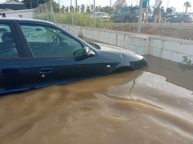 Sacaba Beach, inundada de aguas fecales por la rotura de una tubería