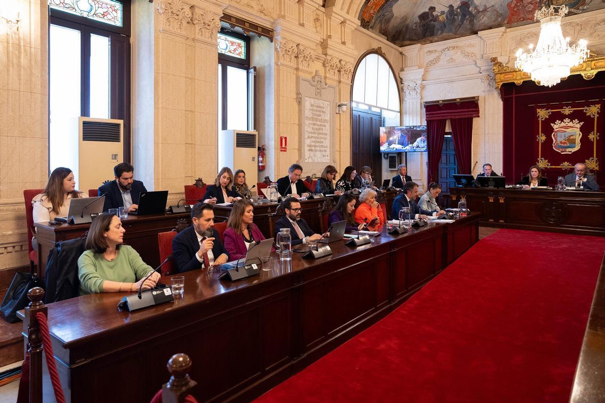 Bancada del equipo de gobierno en el Ayuntamiento de Málaga.