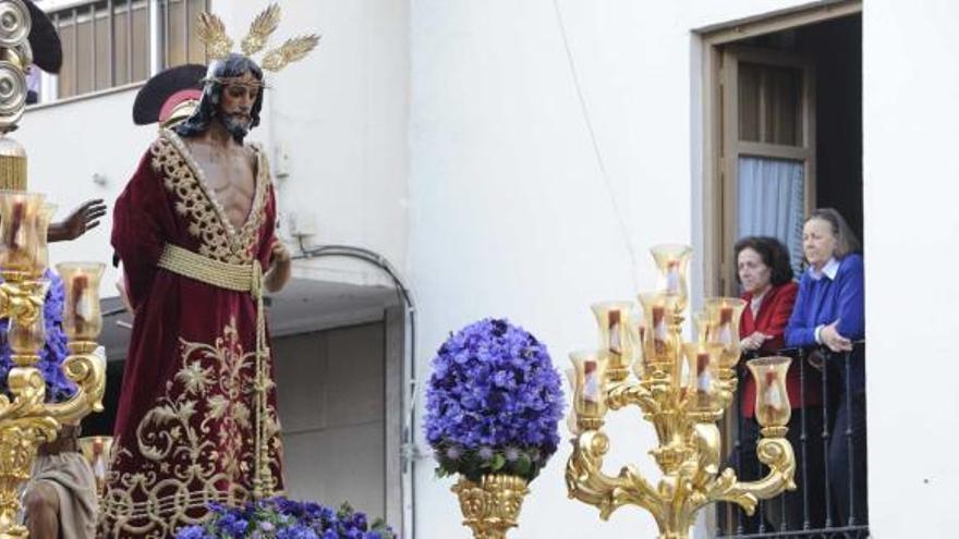 El Señor de la Sentencia, escoltado por dos romanos, en calle Frailes.