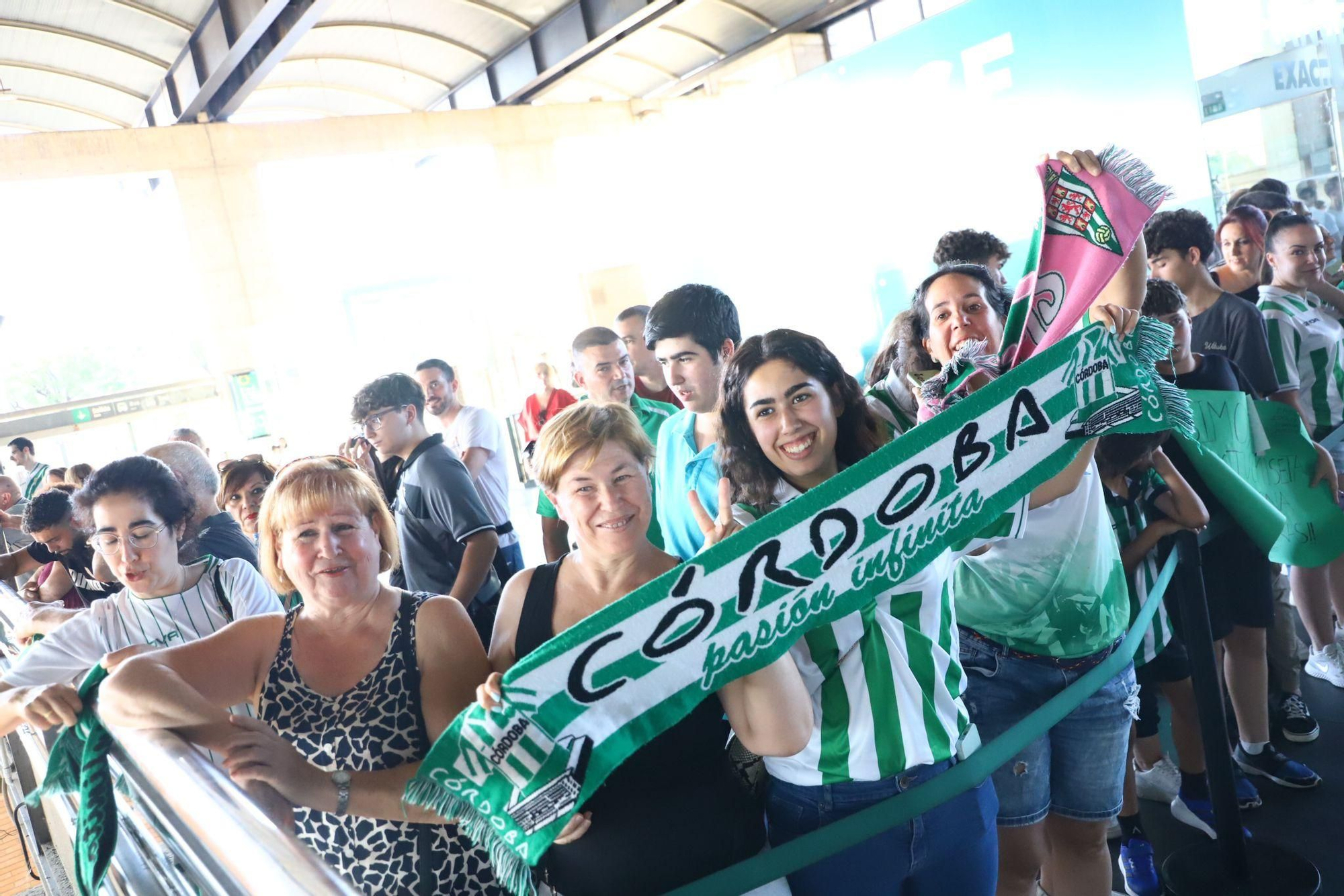 El Córdoba CF vuelve a casa tras el penúltimo paso hacia el ascenso