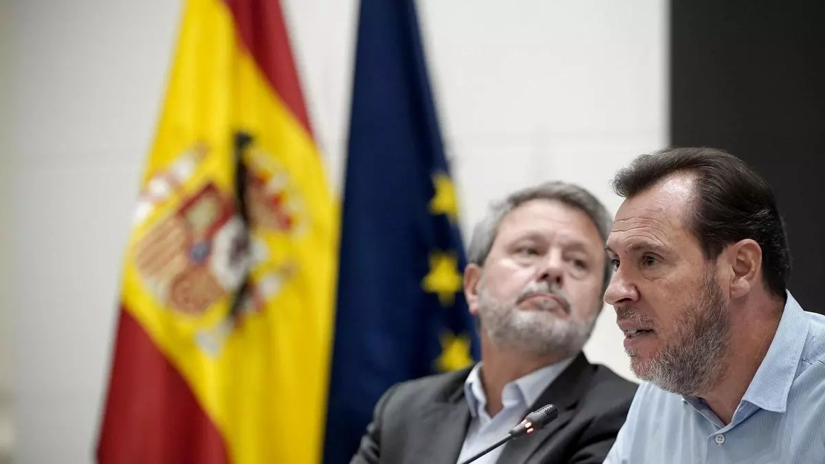 Óscar Puente esquiva las peticiones de dimisión tras el accidente ferroviario: "Mi forma de asumir responsabilidades es dar la cara"