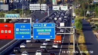Colapso en el tráfico de Valencia este lunes: más de 29 kilómetros de retenciones y un accidente en la Pista de Ademuz