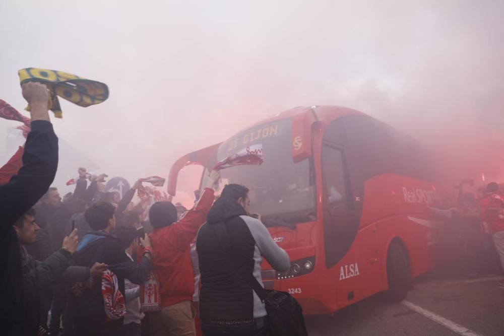 El partidazo de Asturias: La afición abarrota los alrededores de El Molinón