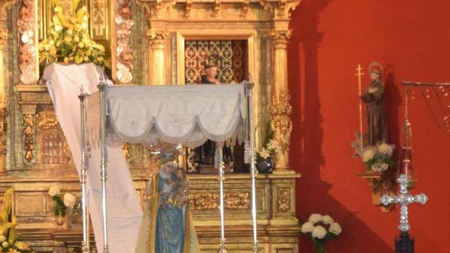 La Virgen del la Salud en su santuario de Alcañices.