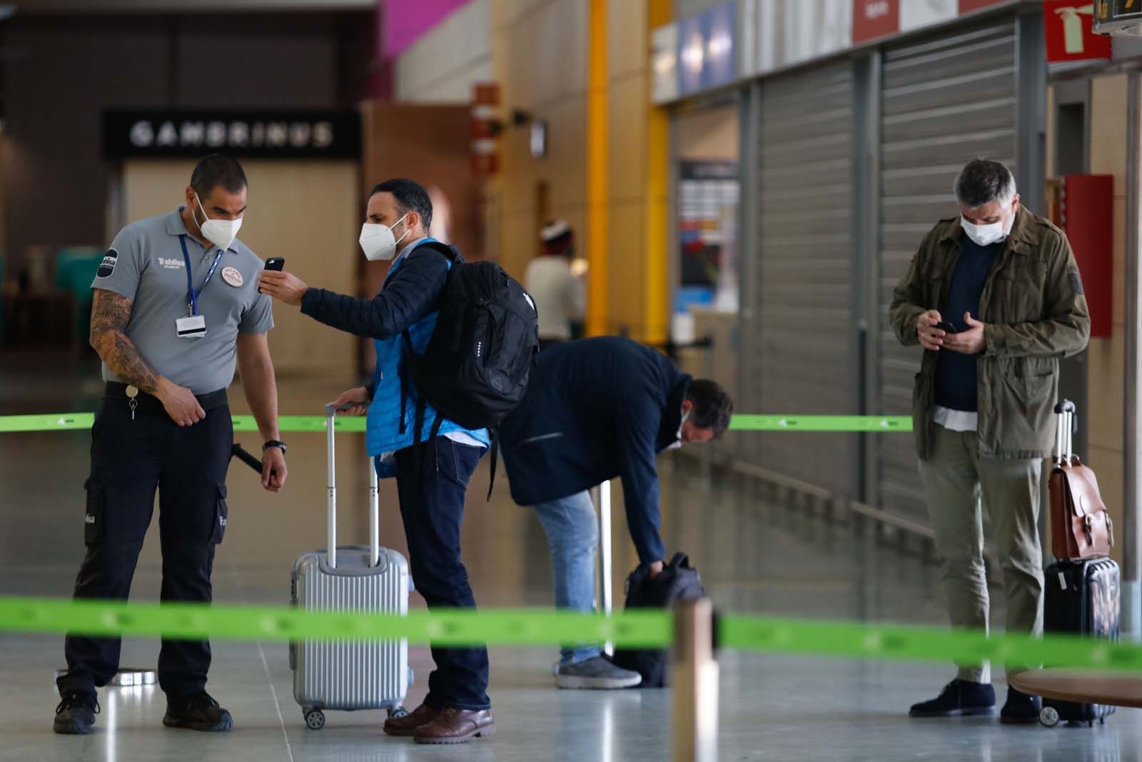 Aeropuerto de Ibiza: «Teníamos mono de viajar»