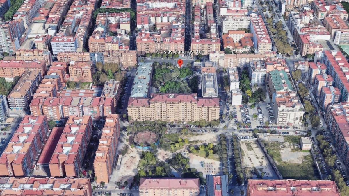 Parcel·la del carrer Illes Canàries ocupada i destinada a jardí per l’Ajuntament