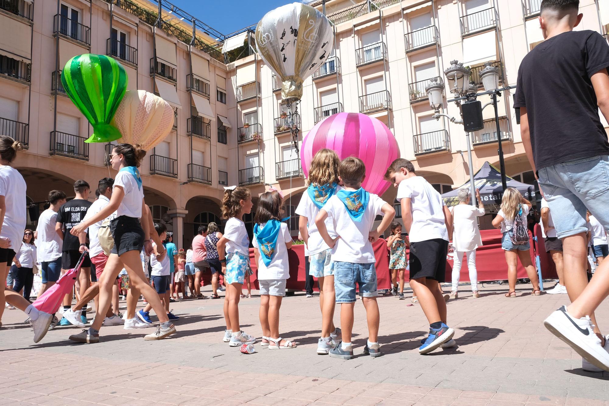 Segundo día de "Correr la traca" y suelta de globos de las Fiestas Mayores de Elda