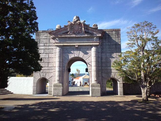 Puerta de Granada, Villa España, Shima