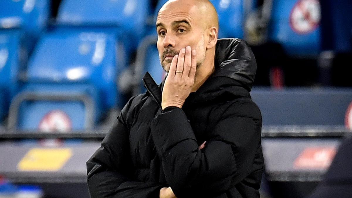 Guardiola, pensativo, durante el partido.