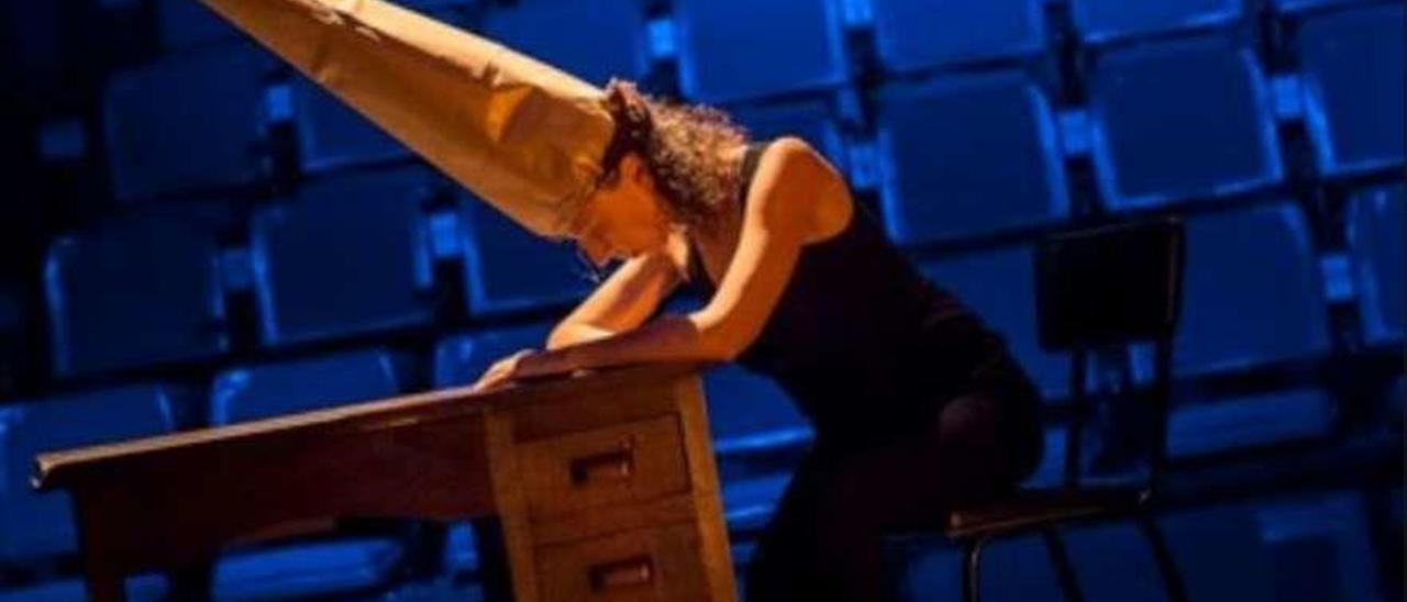 Ana Vallés en una escena de la obra &quot;Teatro Invisible&quot; // Foto de David Ruiz